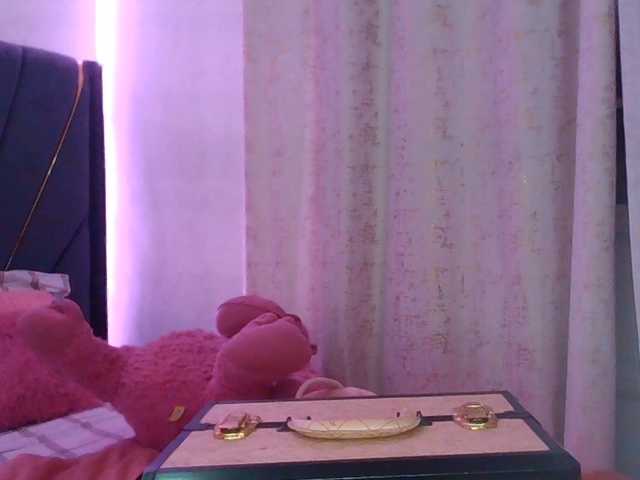 QueenB2 live cam on BongaCams