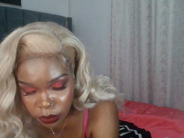 QueenB2 live cam on BongaCams