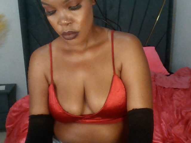 QueenB2 Live Cam su BongaCams