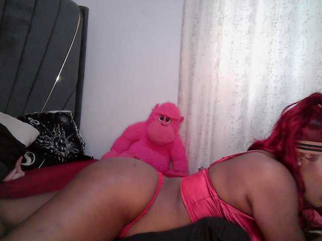 QueenB2 live cam on BongaCams