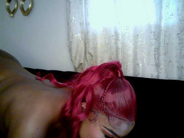 QueenB2 live cam on BongaCams