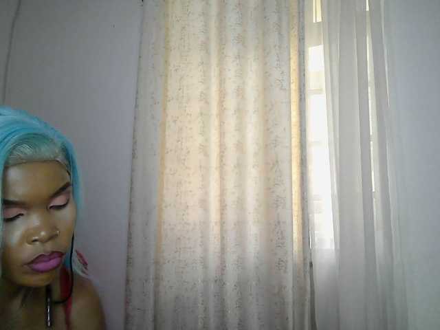 QueenB2