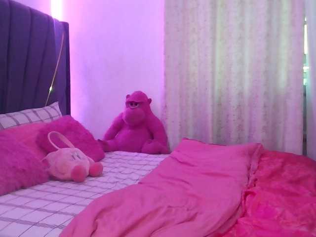 QueenB2 live cam on BongaCams