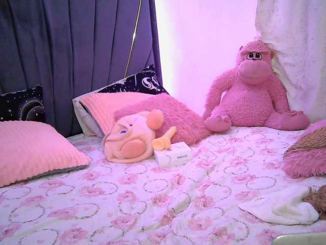 QueenB2 live cam on BongaCams