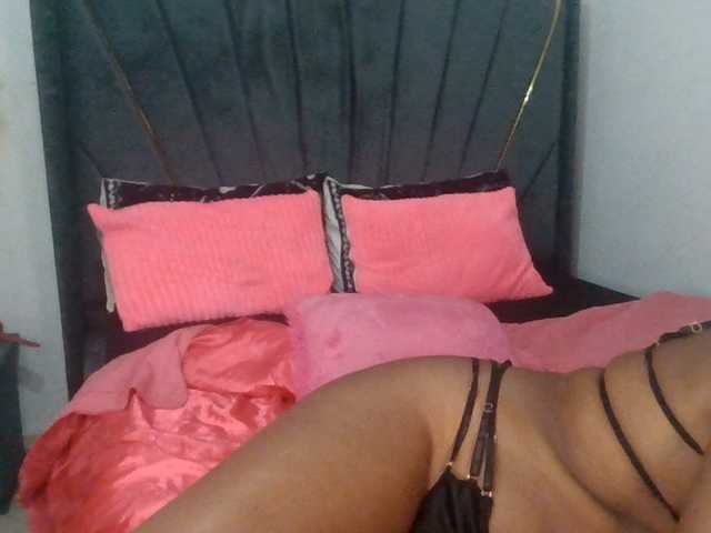 QueenB2 live webcam show