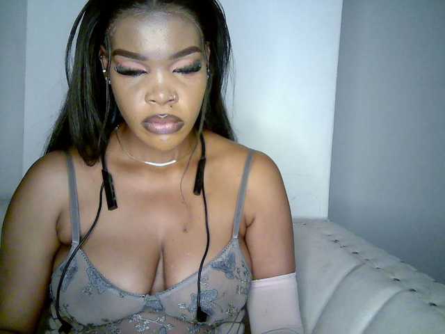 QueenB2