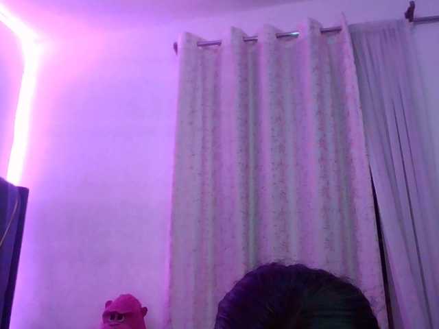 QueenB2 live cam on BongaCams