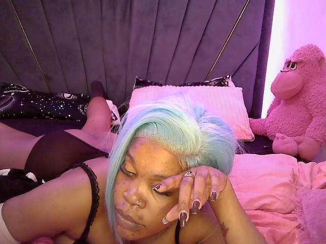 QueenB2