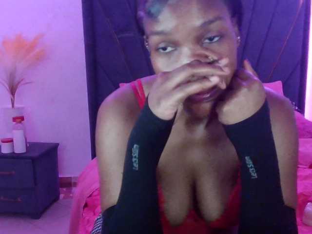 QueenB2 live cam on BongaCams
