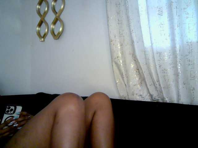 QueenB2 live cam on BongaCams