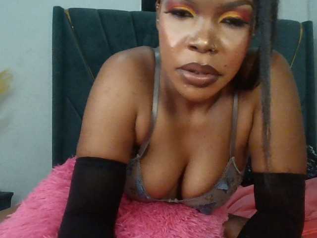 QueenB2