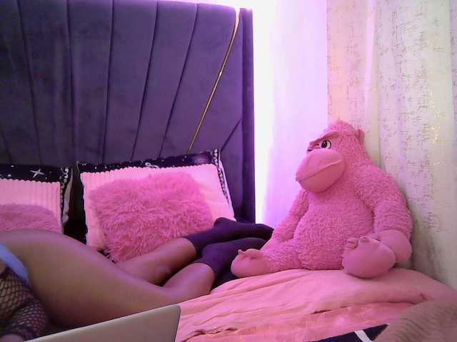 QueenB2 live cam on BongaCams