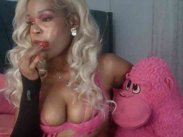 Queenb2's cam show statistics and live stream