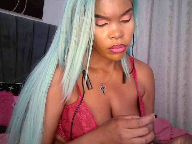 Model: QueenB2