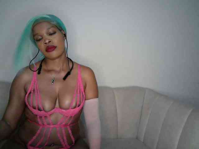 QueenB2