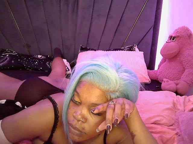 QueenB2