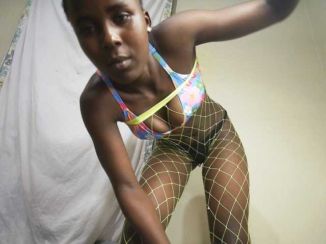 sexxy-girl live cam on BongaCams