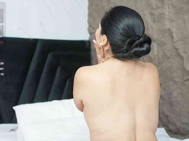 Model: MatureDesiree