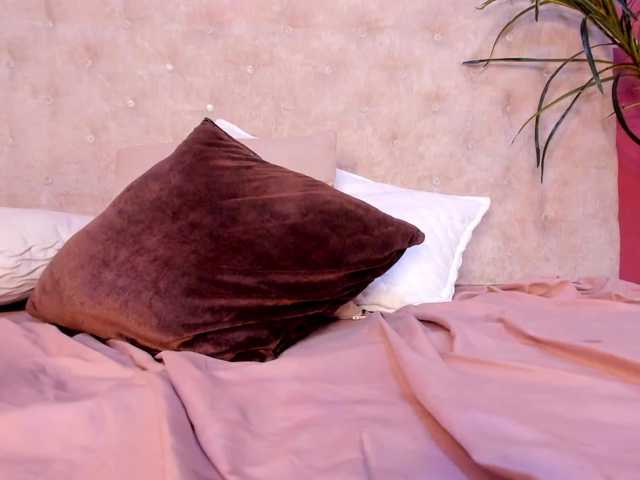 Violett-horny live cam on BongaCams
