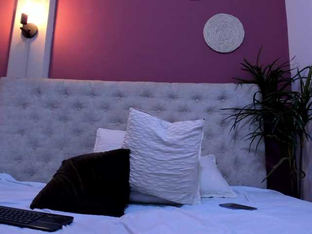 Violett-horny live cam on BongaCams