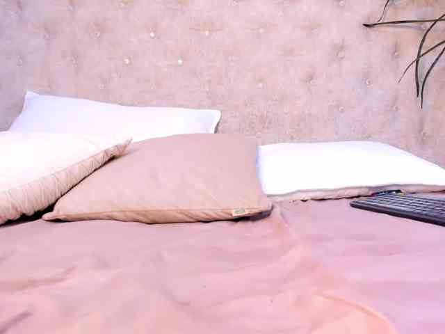 Violett-horny webcam