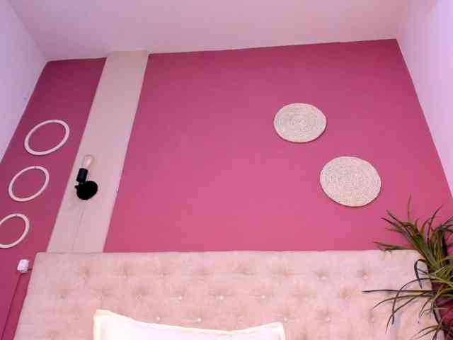 Violett-horny webcam