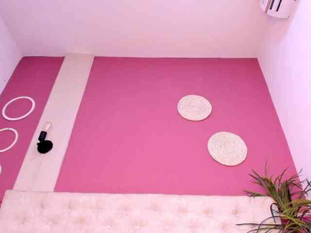Violett-horny webcam