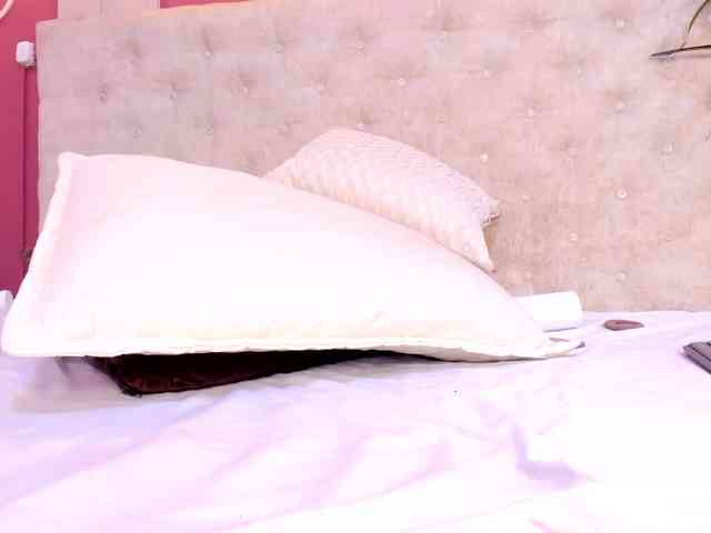 Violett-horny webcam