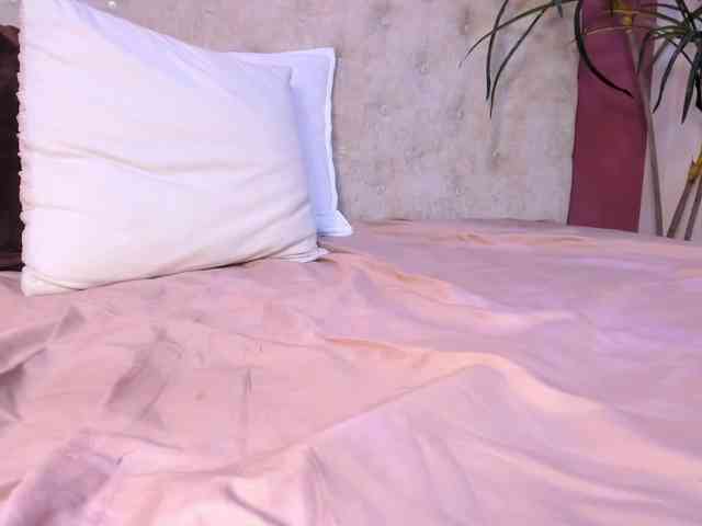 Violett-horny webcam