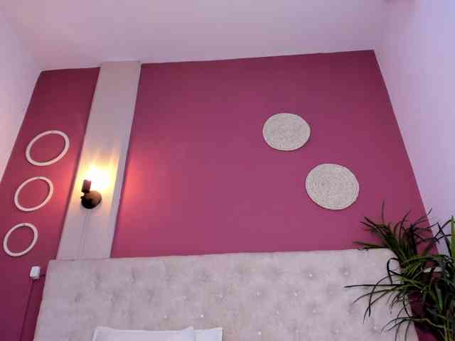 Violett-horny webcam