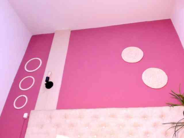 Violett-horny webcam