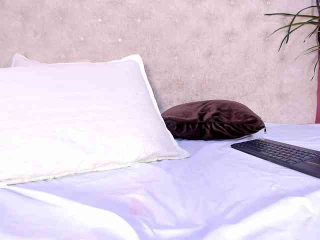 Violett-horny webcam