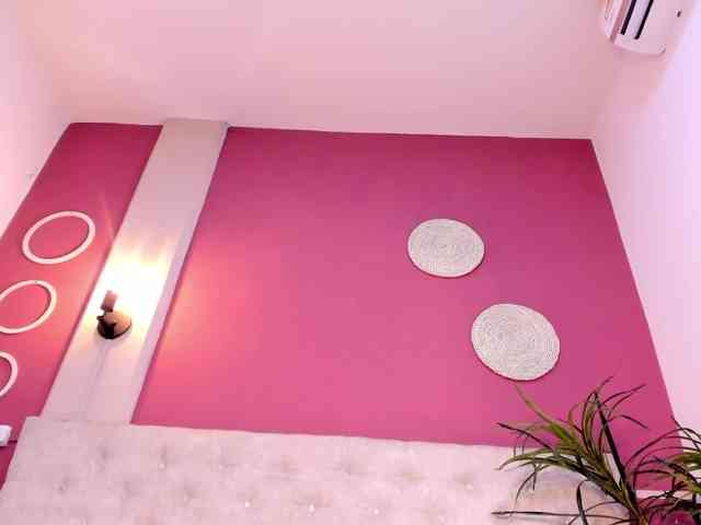 Violett-horny webcam