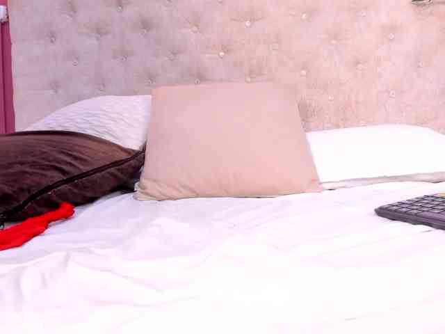 Violett-horny webcam