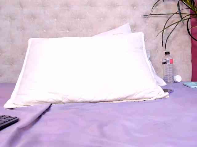 Violett-horny webcam