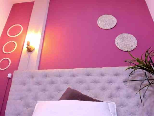 Violett-horny webcam