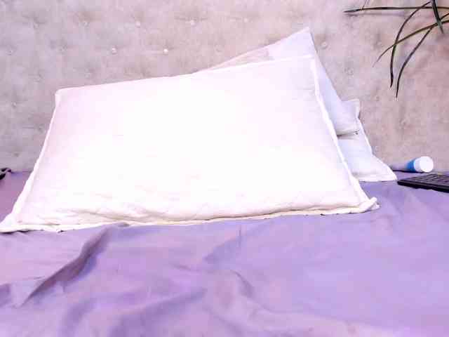 Violett-horny webcam