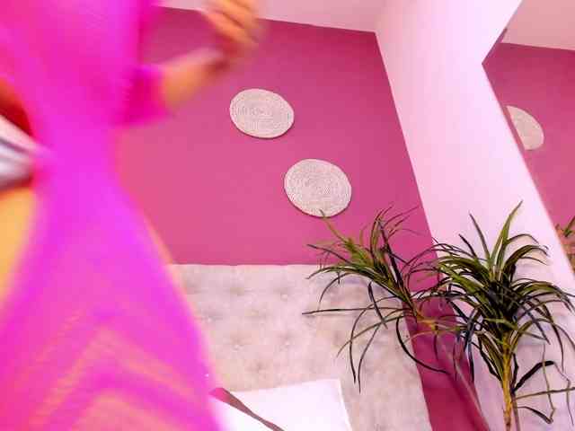 Violett-horny webcam