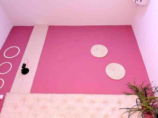 Violett-horny webcam