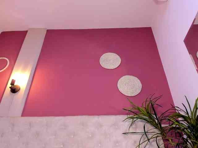 Violett-horny webcam