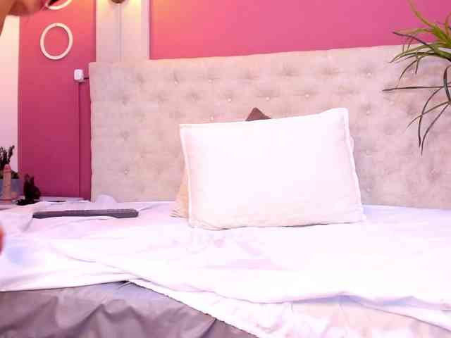 Violett-horny webcam