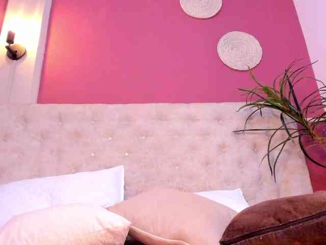 Violett-horny webcam