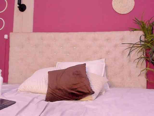 Violett-horny webcam
