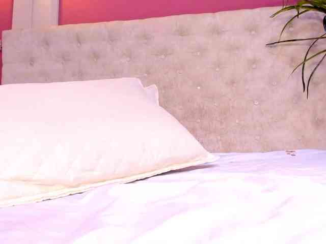 Violett-horny webcam