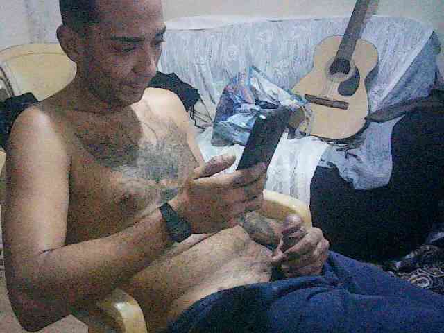 latinounder Live Webcam on BongaCams
