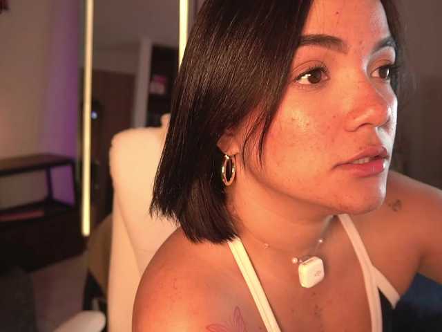 littlefreckledLia live cam on BongaCams