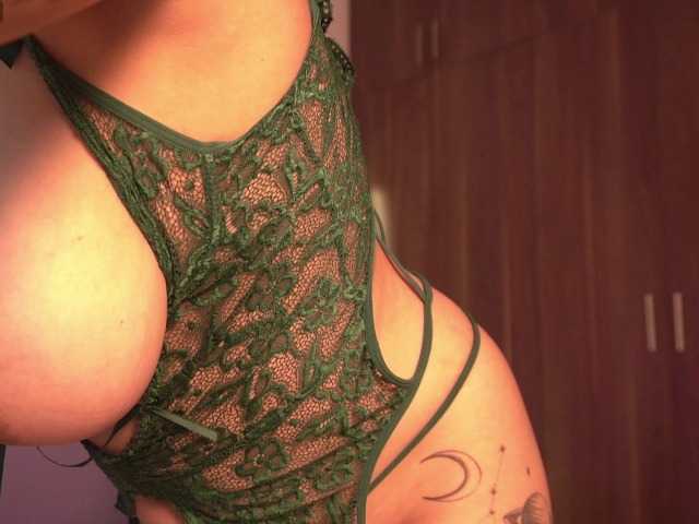 littlefreckledLia live cam on BongaCams