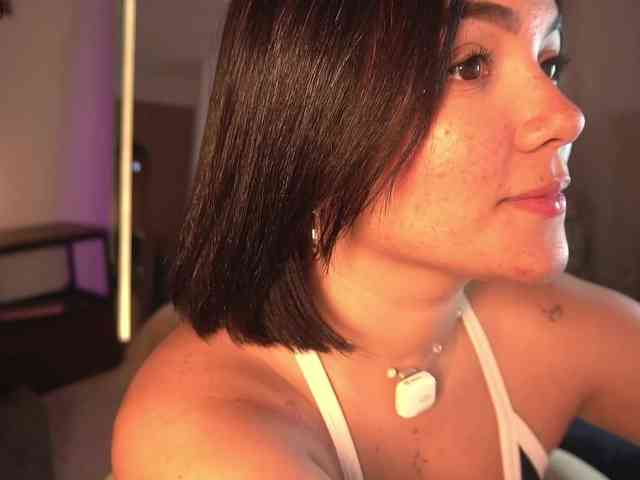 littlefreckledLia webcam