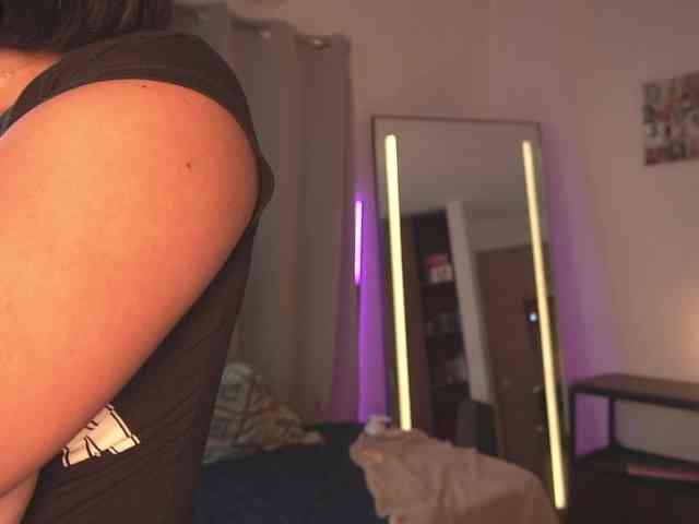 littlefreckledLia webcam
