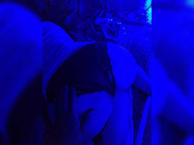 alinkaawww111 live cam on BongaCams